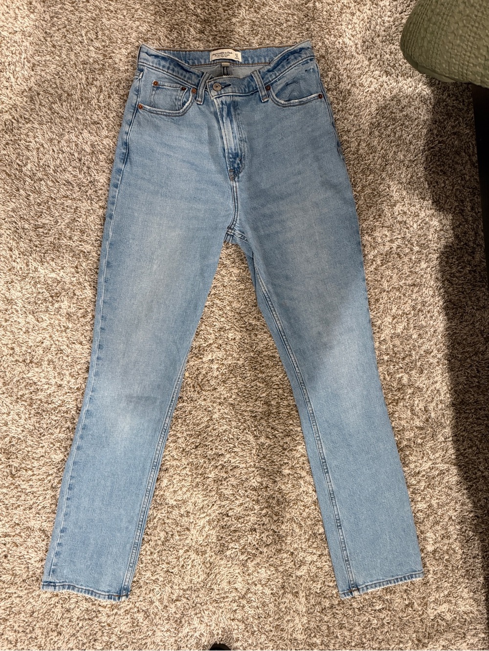 Abercrombie & Fitch 90s Slim Straight High-Rise Slim Jeans cross over closure